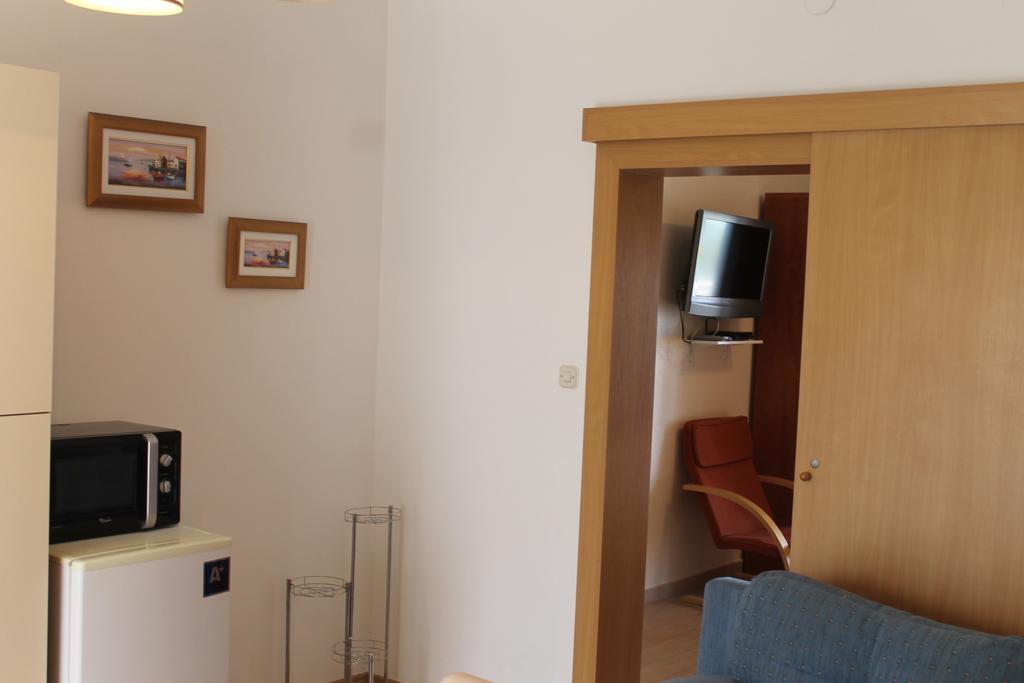 Apartments Roko Kolinda ビビニェ エクステリア 写真