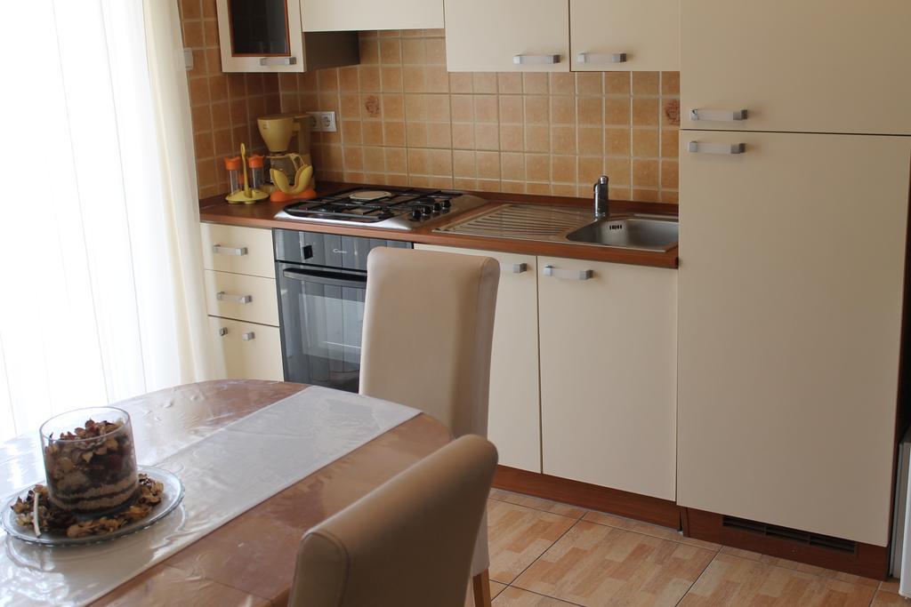 Apartments Roko Kolinda ビビニェ エクステリア 写真