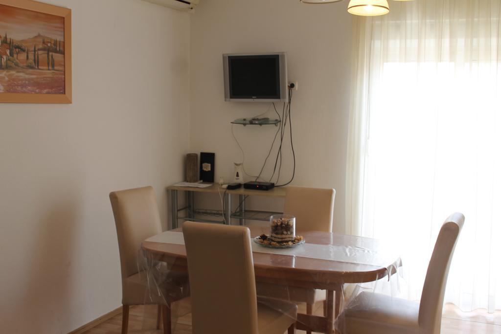 Apartments Roko Kolinda ビビニェ エクステリア 写真
