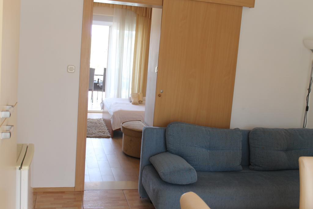 Apartments Roko Kolinda ビビニェ エクステリア 写真