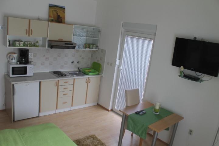 Apartments Roko Kolinda ビビニェ エクステリア 写真