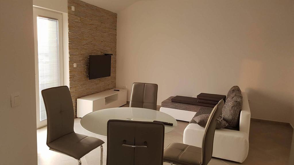 Apartments Roko Kolinda ビビニェ エクステリア 写真