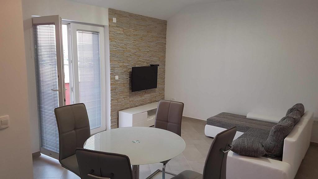 Apartments Roko Kolinda ビビニェ エクステリア 写真