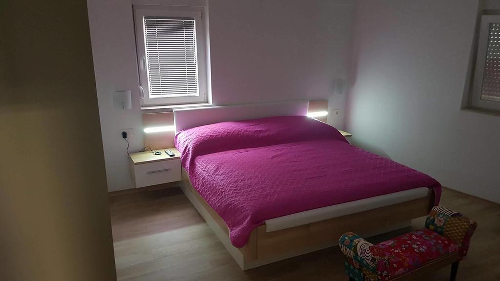 Apartments Roko Kolinda ビビニェ エクステリア 写真