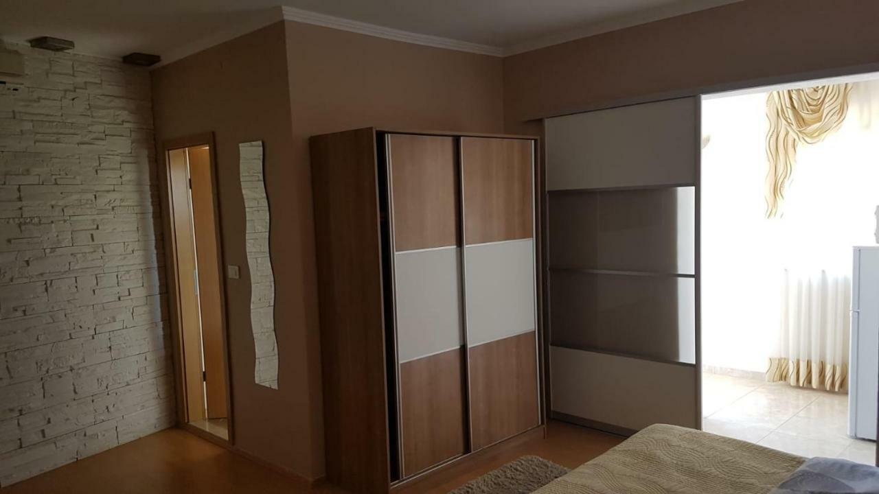 Apartments Roko Kolinda ビビニェ エクステリア 写真