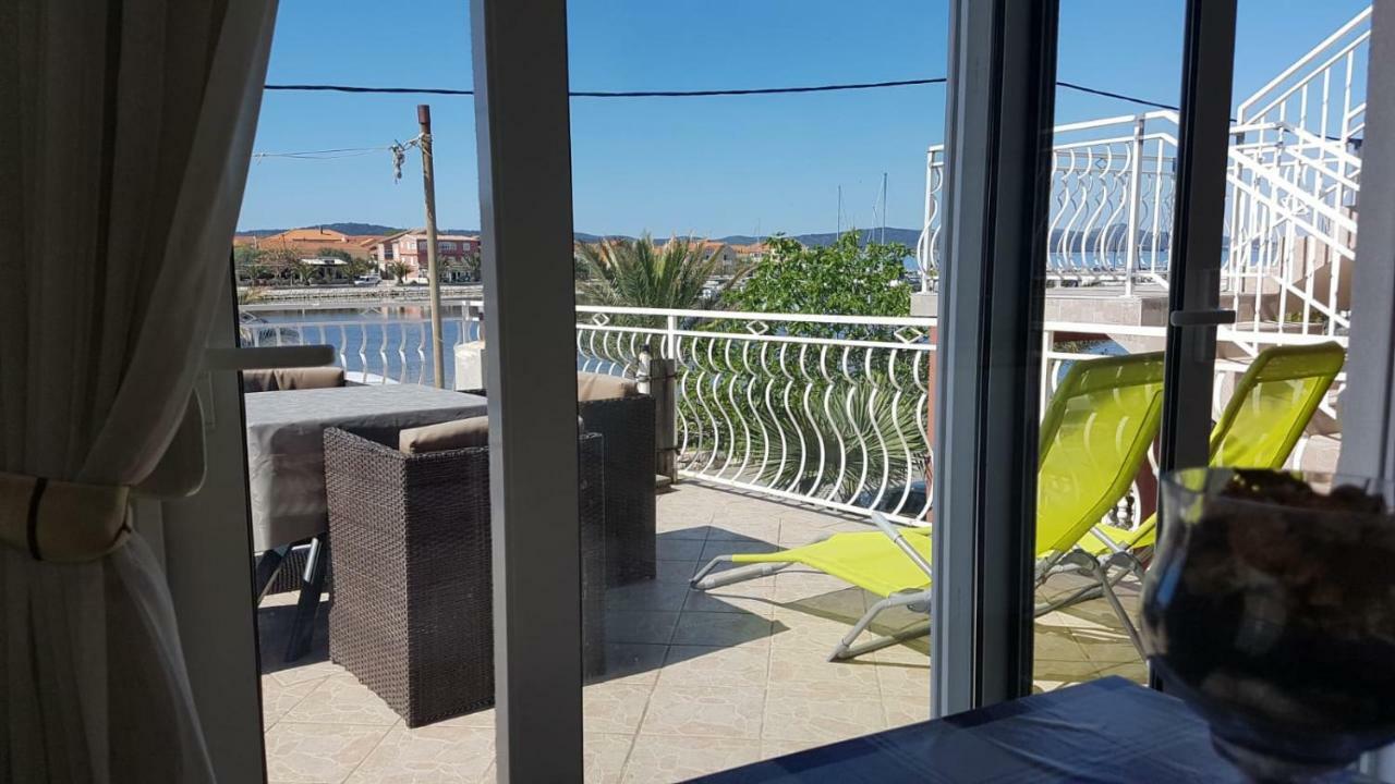 Apartments Roko Kolinda ビビニェ エクステリア 写真