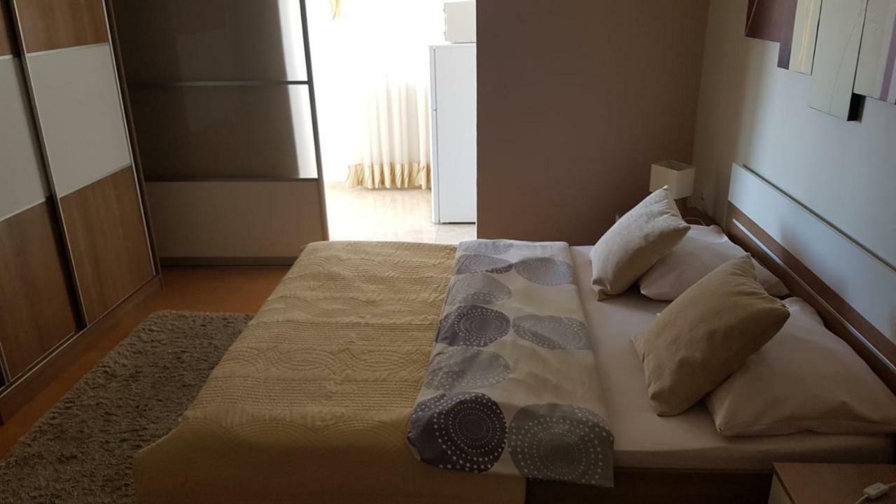 Apartments Roko Kolinda ビビニェ エクステリア 写真