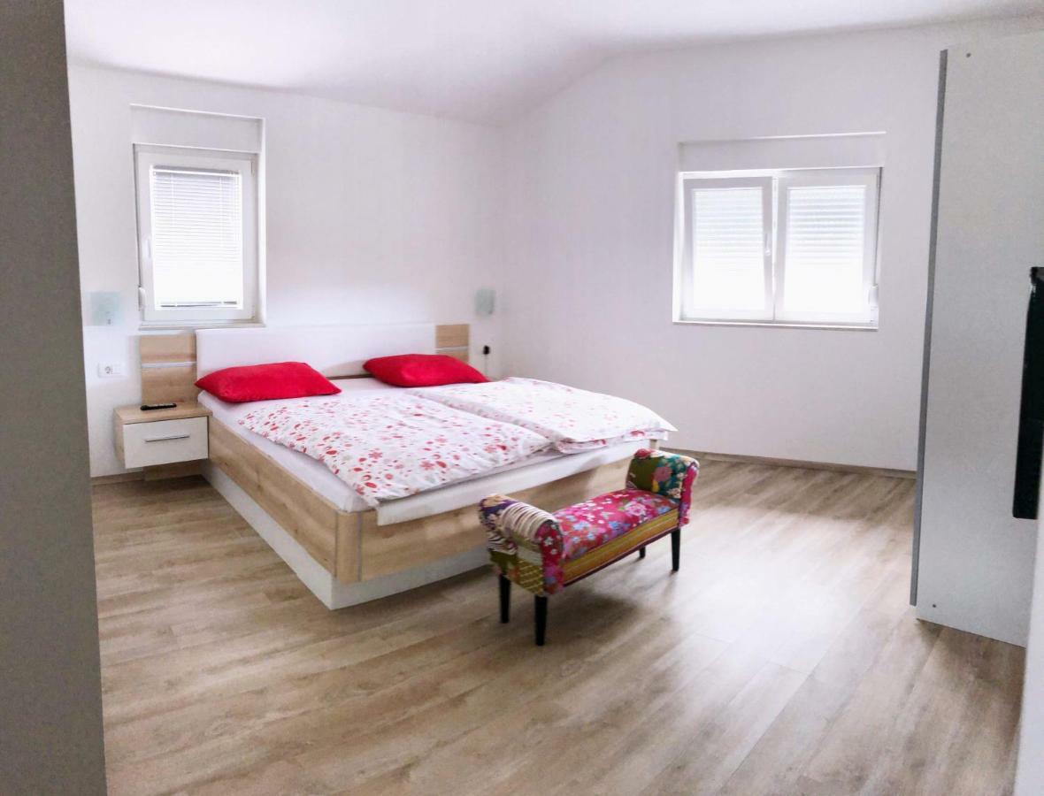 Apartments Roko Kolinda ビビニェ エクステリア 写真