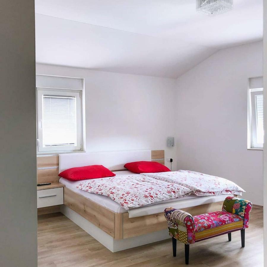Apartments Roko Kolinda ビビニェ エクステリア 写真