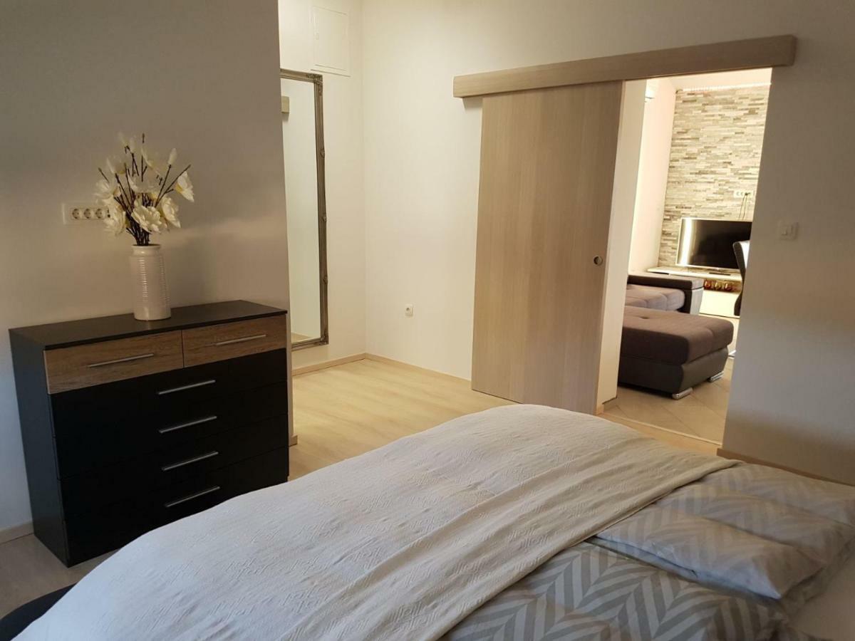 Apartments Roko Kolinda ビビニェ エクステリア 写真