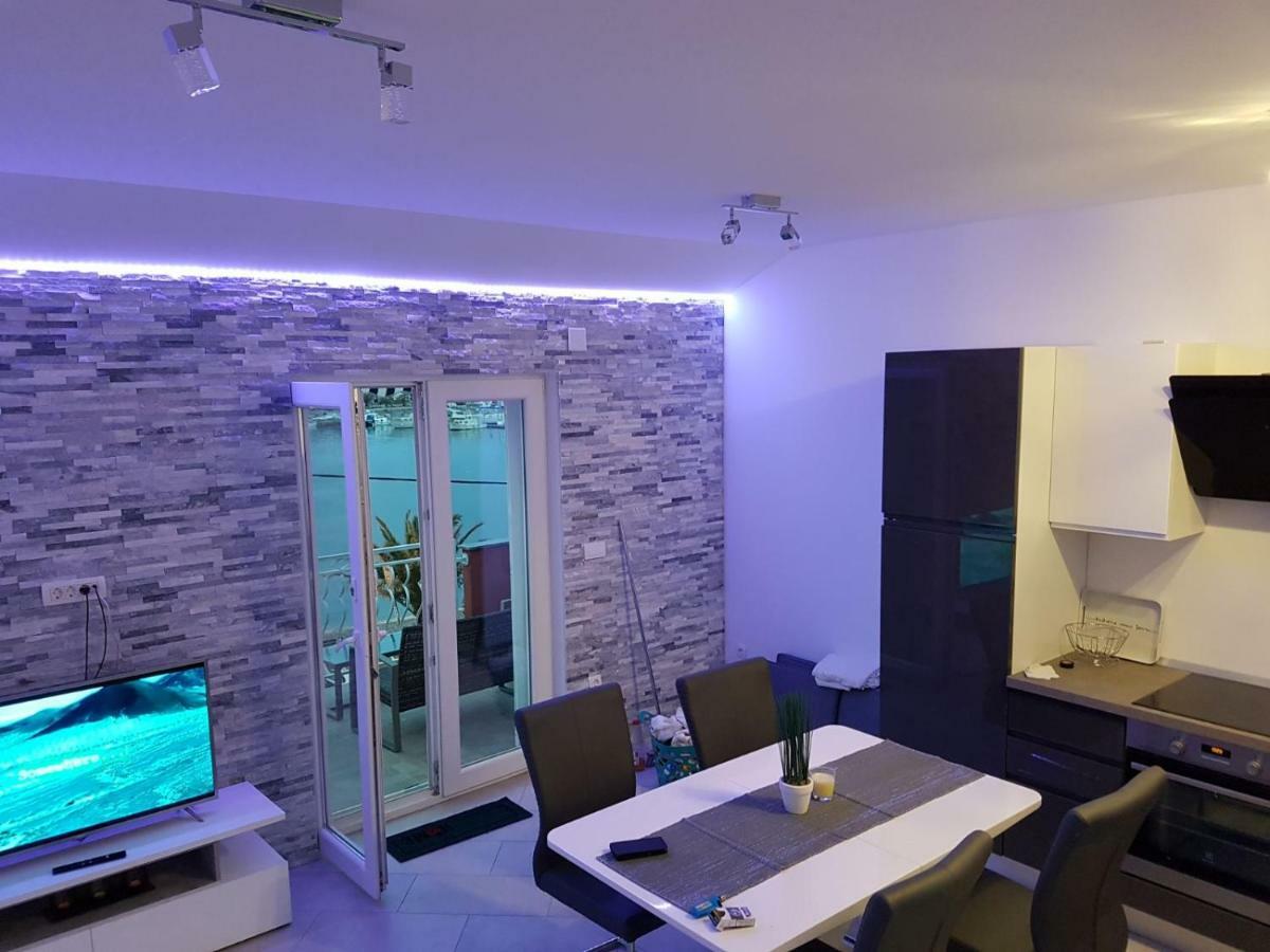 Apartments Roko Kolinda ビビニェ エクステリア 写真