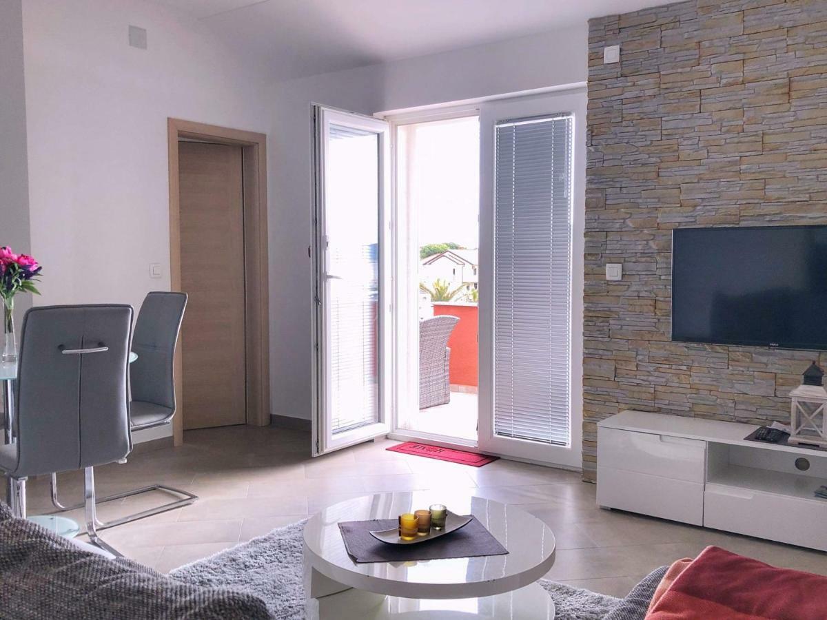 Apartments Roko Kolinda ビビニェ エクステリア 写真